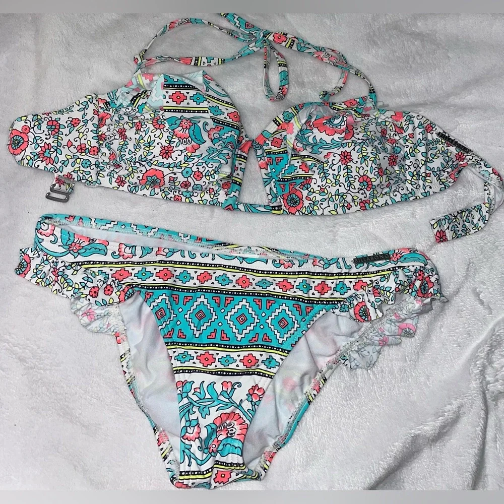 Billabong Bikini - Picture 1 of 6